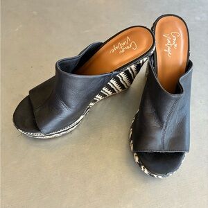Crown Vintage Black and White Wedge Mules SZ 6.5